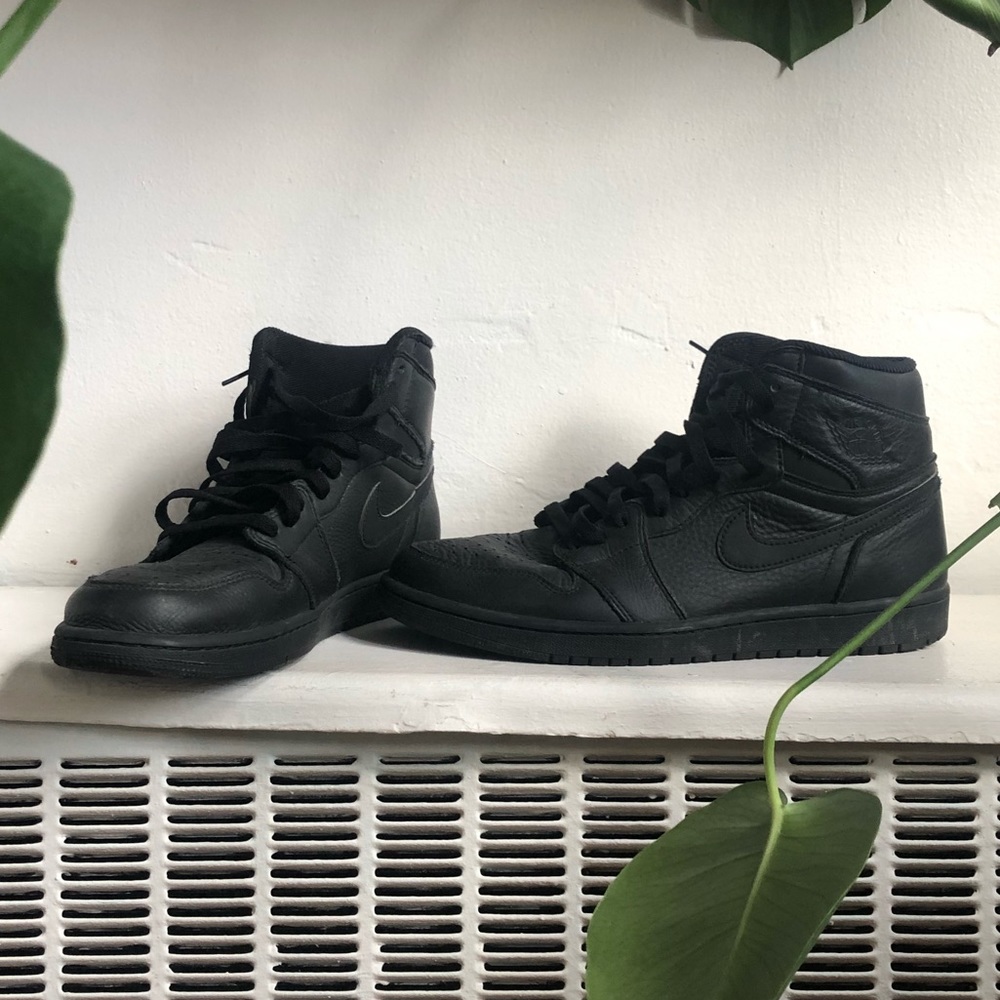 Black Jordan 1s - Men’s 11.5